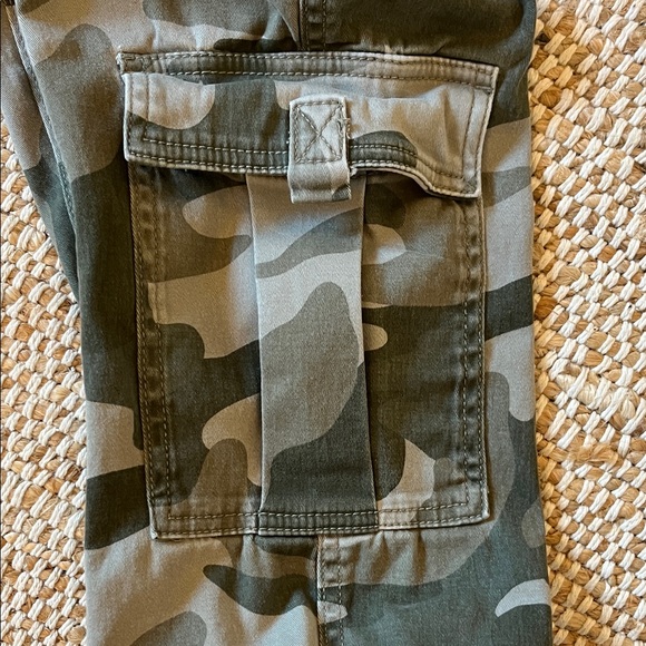 Hollister low rise baggy Green Camouflage Cargo Pants - Picture 5 of 9
